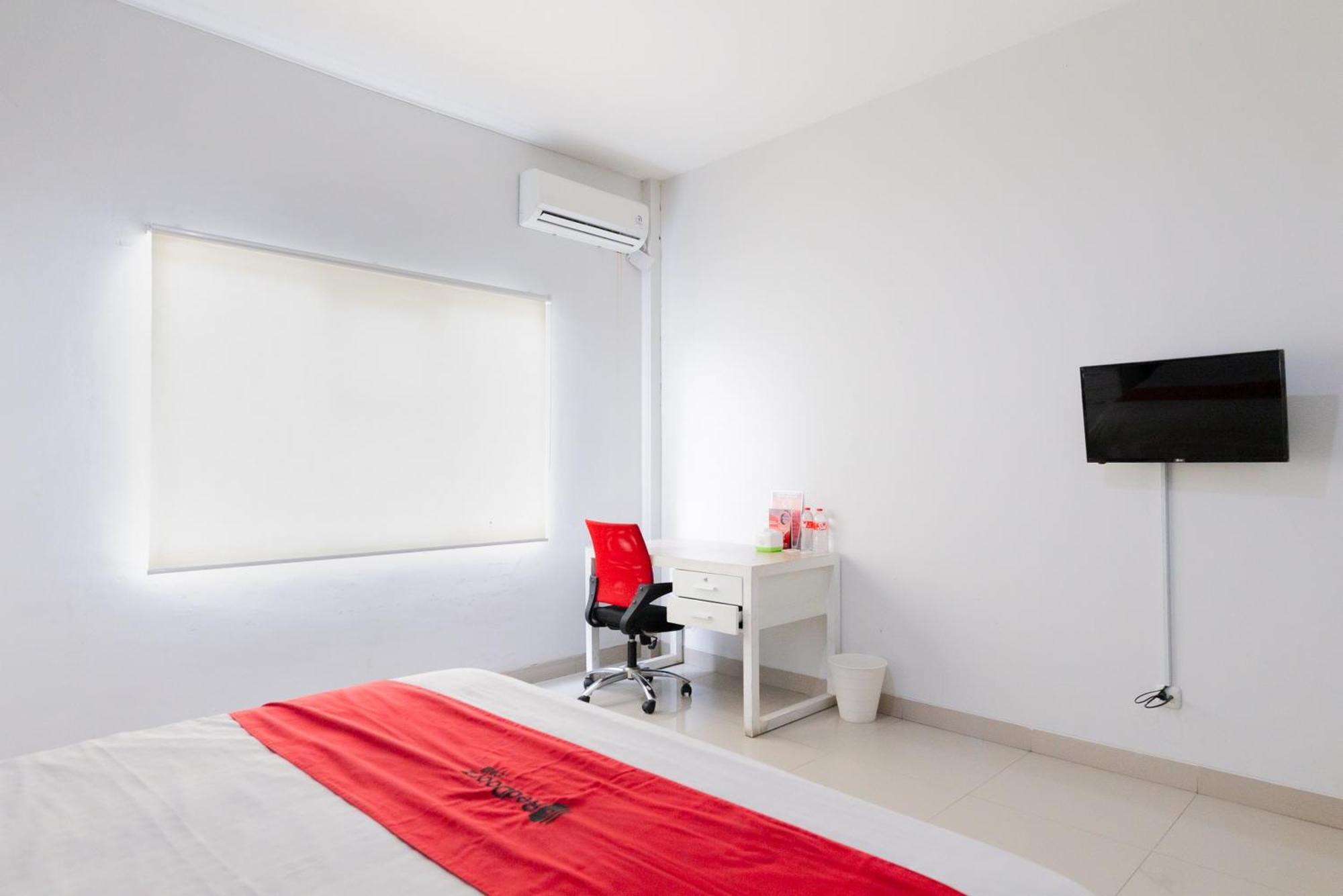 Reddoorz Plus Near Living Plaza Jababeka Ξενοδοχείο Cikarang Εξωτερικό φωτογραφία